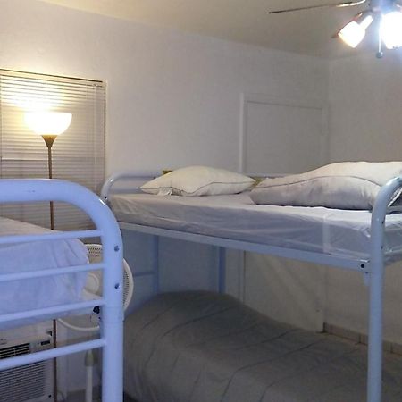 Downtown Hollywood Beach Students' Dorm Hostel Exterior photo